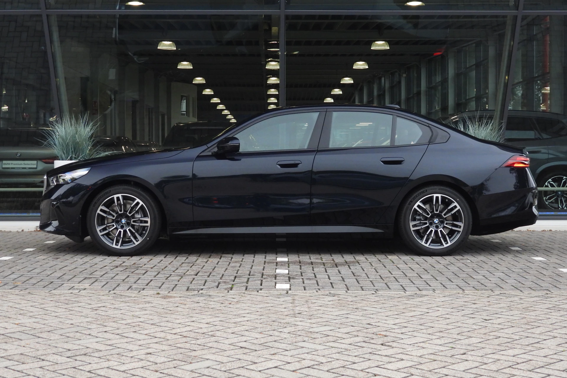 Hoofdafbeelding BMW i5