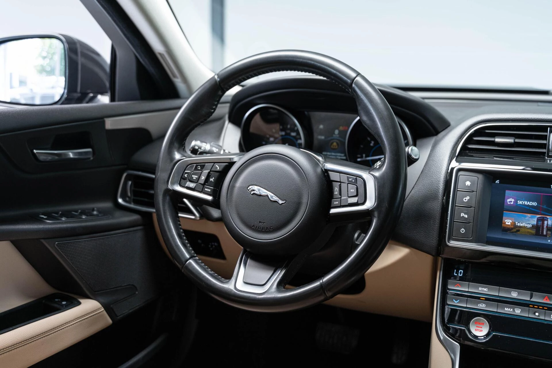 Hoofdafbeelding Jaguar XE