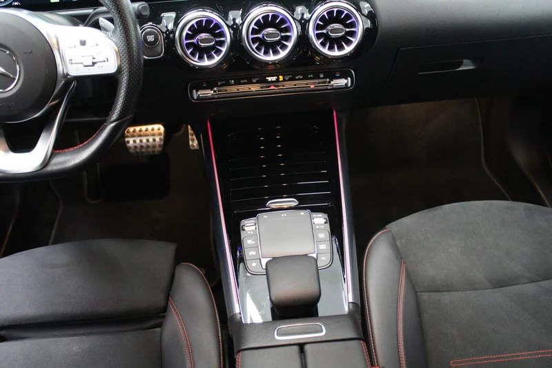 Hoofdafbeelding Mercedes-Benz EQA