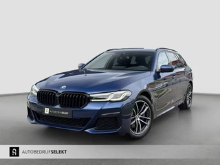 BMW 5-serie Touring 530e xDrive M-Sport | Trekhaak | 360 | Elektrische stoelen | Shadow Line | Sfeerverlichting | Carplay | Memory