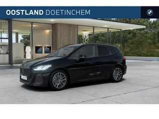 BMW 2 Serie Active Tourer 220i High Executive M Sport Automaat / Trekhaak / Sportstoelen / Head-Up / M Adaptief onderstel / Comfort Access / Parking Assistant Plus / Live Cockpit Professional