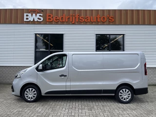 Hoofdafbeelding Renault Trafic Renault Trafic 2.0 dCi 120pk T29 L2H1 Work Edition / rijklaar € 18.950 ex btw / lease vanaf € 366 / zilver metallic / airco / cruise / navi / achteruit rijcamera / bijrijdersbank