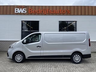 Renault Trafic 2.0 dCi 120pk T29 L2H1 Work Edition / rijklaar € 20.450 ex btw / lease vanaf € 366 / zilver metallic / airco / cruise / navi / achteruit rijcamera / bijrijdersbank