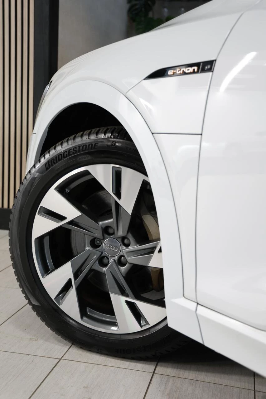 Hoofdafbeelding Audi e-tron
