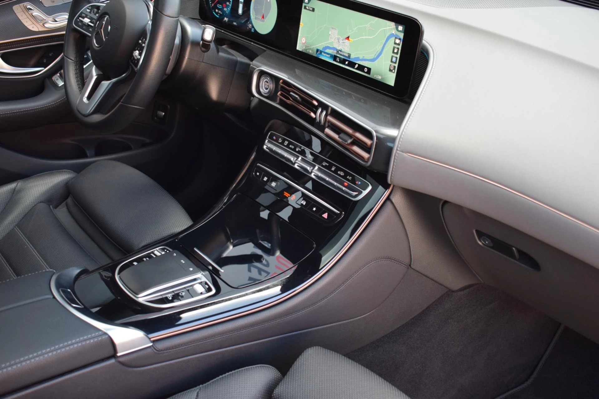 Hoofdafbeelding Mercedes-Benz EQC