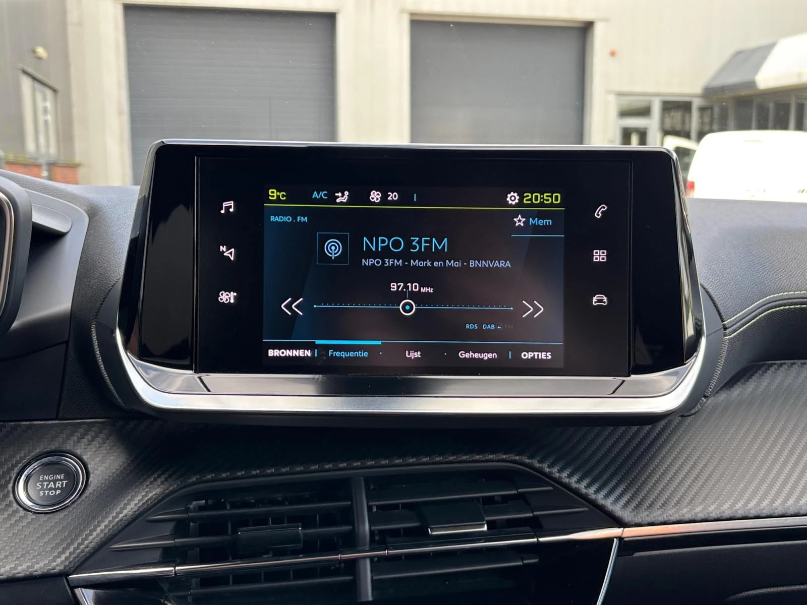 Hoofdafbeelding Peugeot e-2008