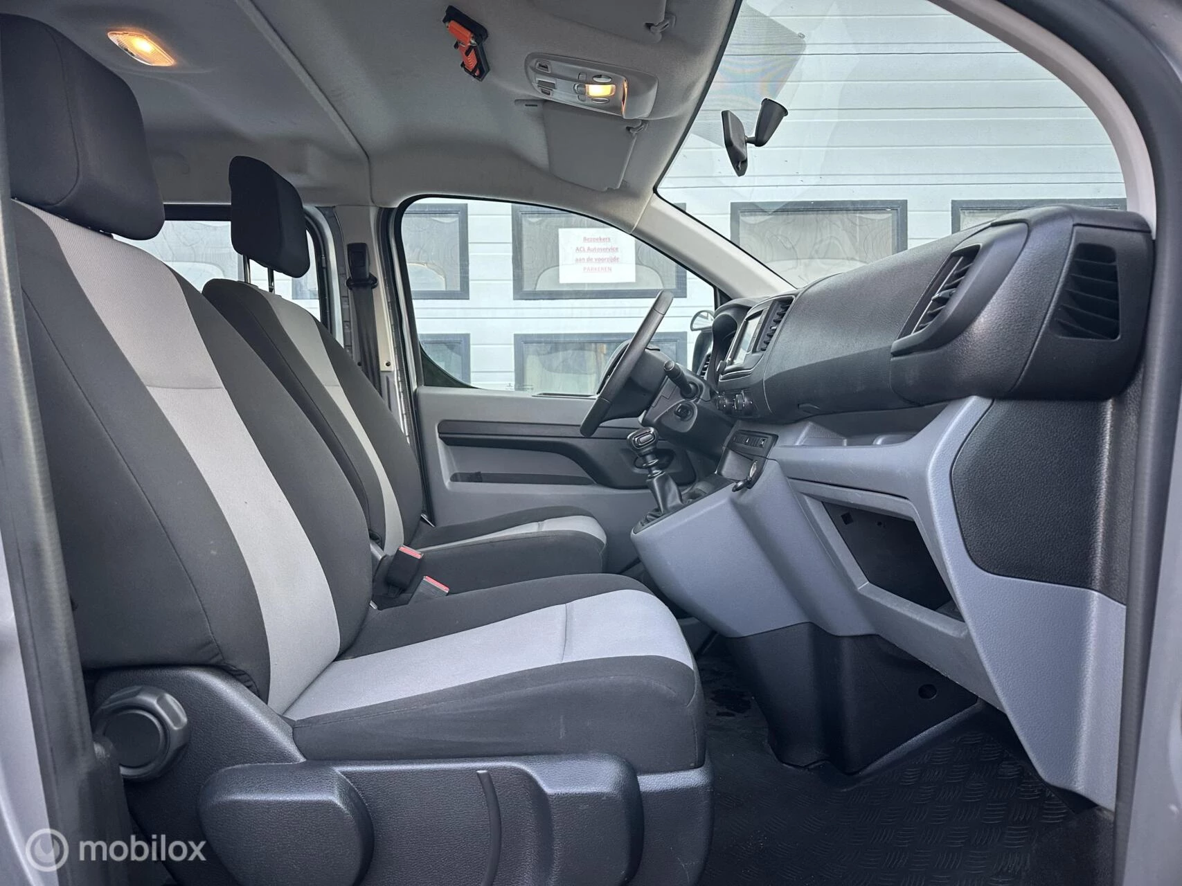 Hoofdafbeelding Peugeot Traveller