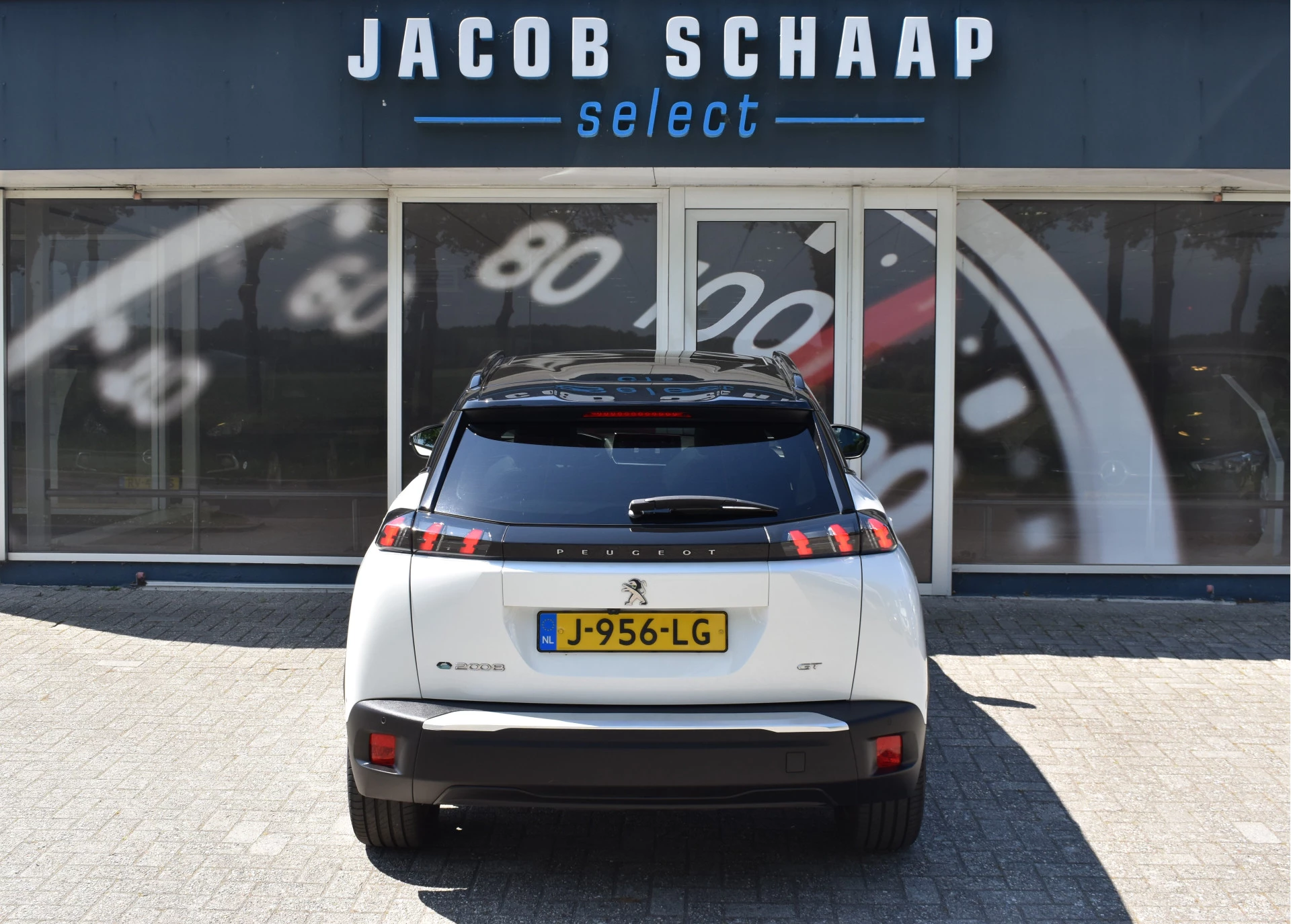 Hoofdafbeelding Peugeot e-2008