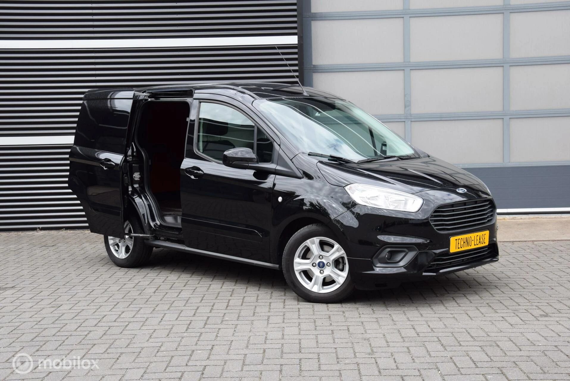 Hoofdafbeelding Ford Transit Courier