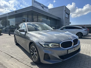 BMW 3 Serie 320e NEW MODEL Schuifdak | Trekhaak | HUD | Memory | Camera | Stoelverw