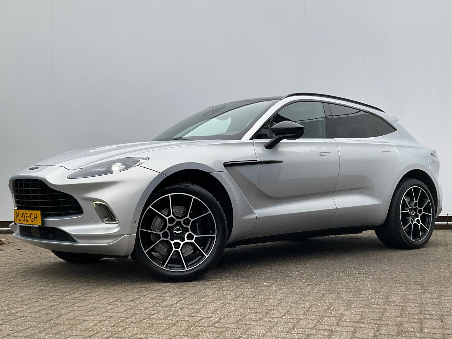 Hoofdafbeelding Aston Martin DBX