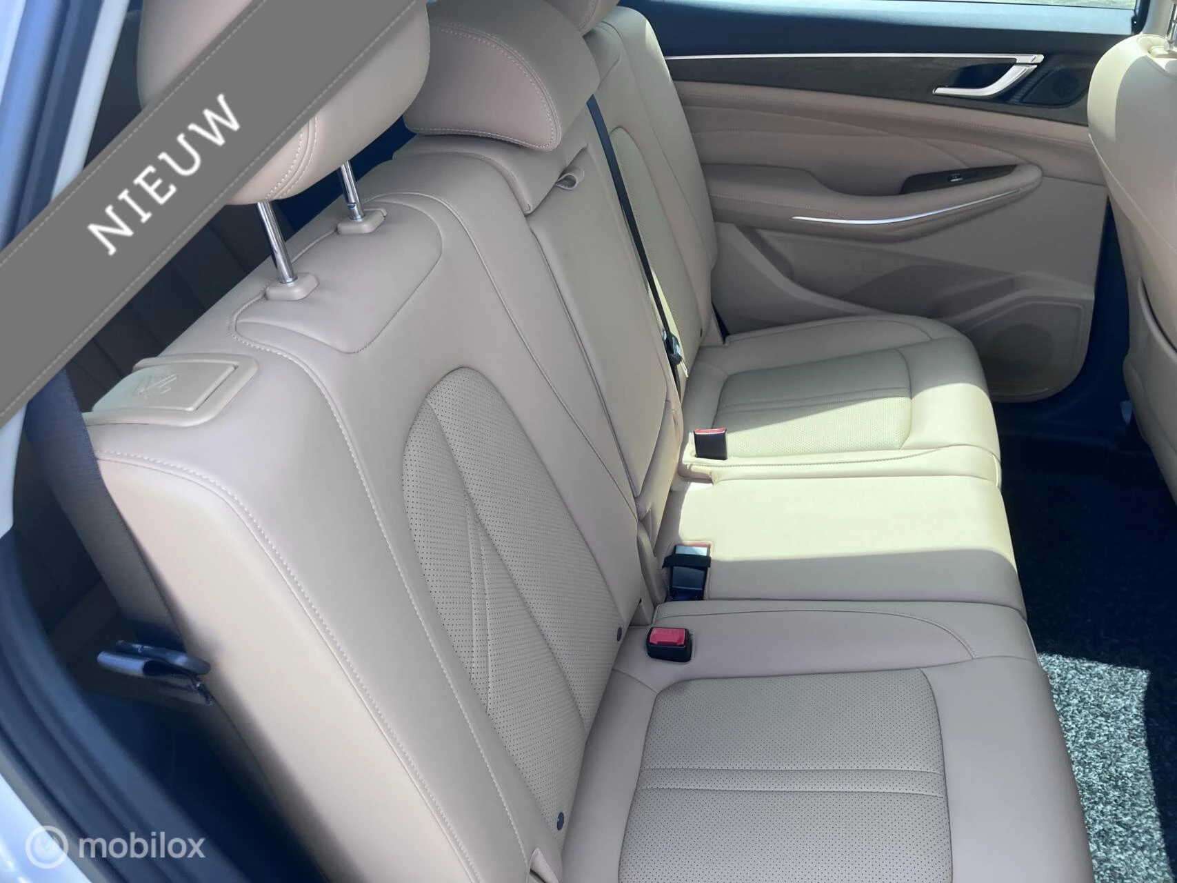 Hoofdafbeelding DFSK E5 PHEV