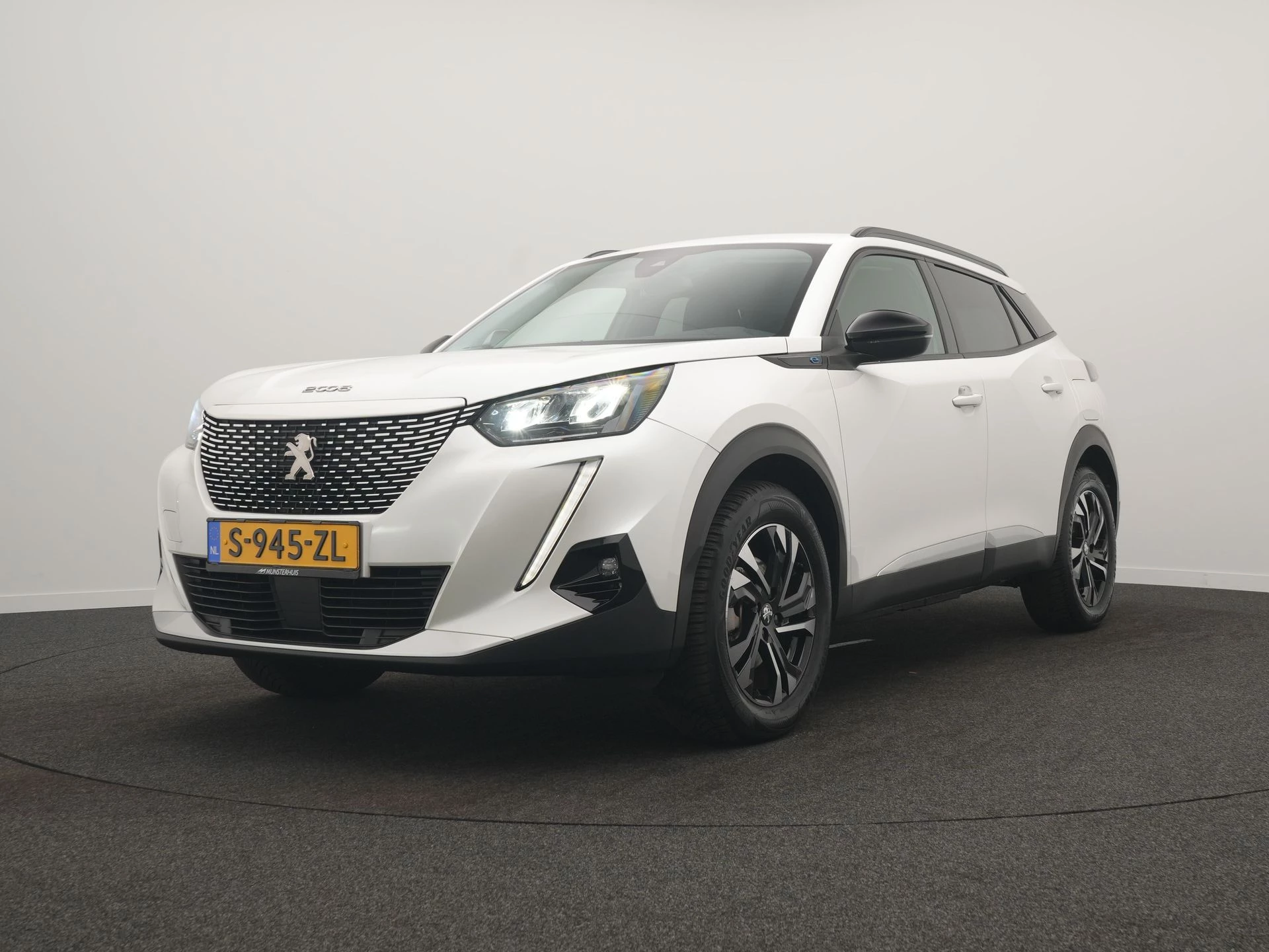 Hoofdafbeelding Peugeot e-2008