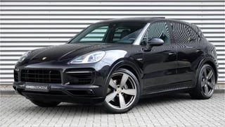 Porsche Cayenne 3.0 E-Hybrid | Sportuitlaat Zwart | Panoramadak | Soft Close | Sportdesign | Achterasbesturing |