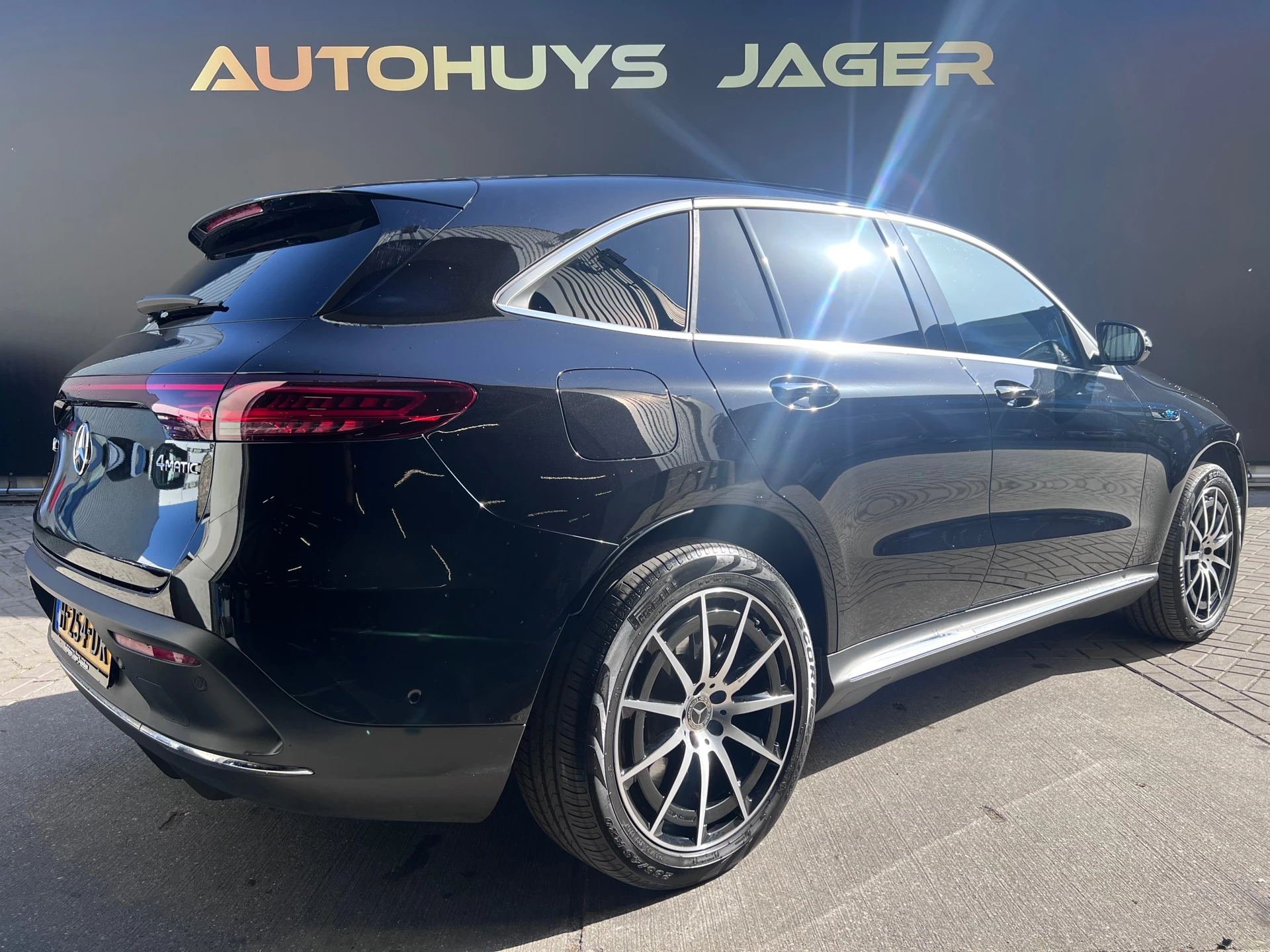 Hoofdafbeelding Mercedes-Benz EQC