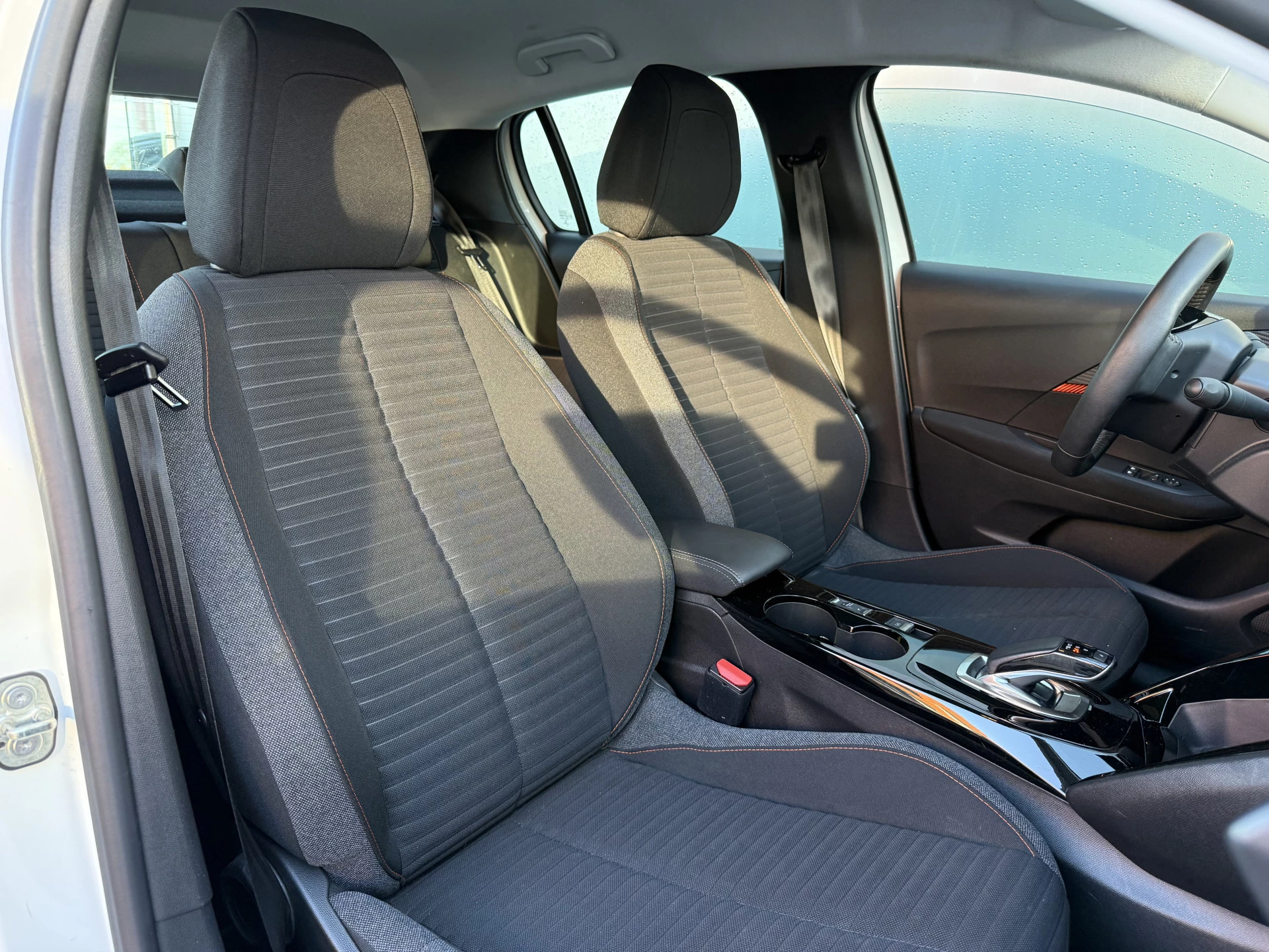 Hoofdafbeelding Peugeot e-208