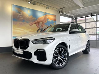 Hoofdafbeelding BMW X5 BMW X5 xDrive45e M-SPORT ** LED, NAVI+, LEDER, PANORAMA, ACC, HuD, H&K SOUND ** 1e EIG -UNFALLFREI ** ** INFORMEER OOK NAAR ONZE AANTREKKELIJKE FINANCIAL-LEASE TARIEVEN **