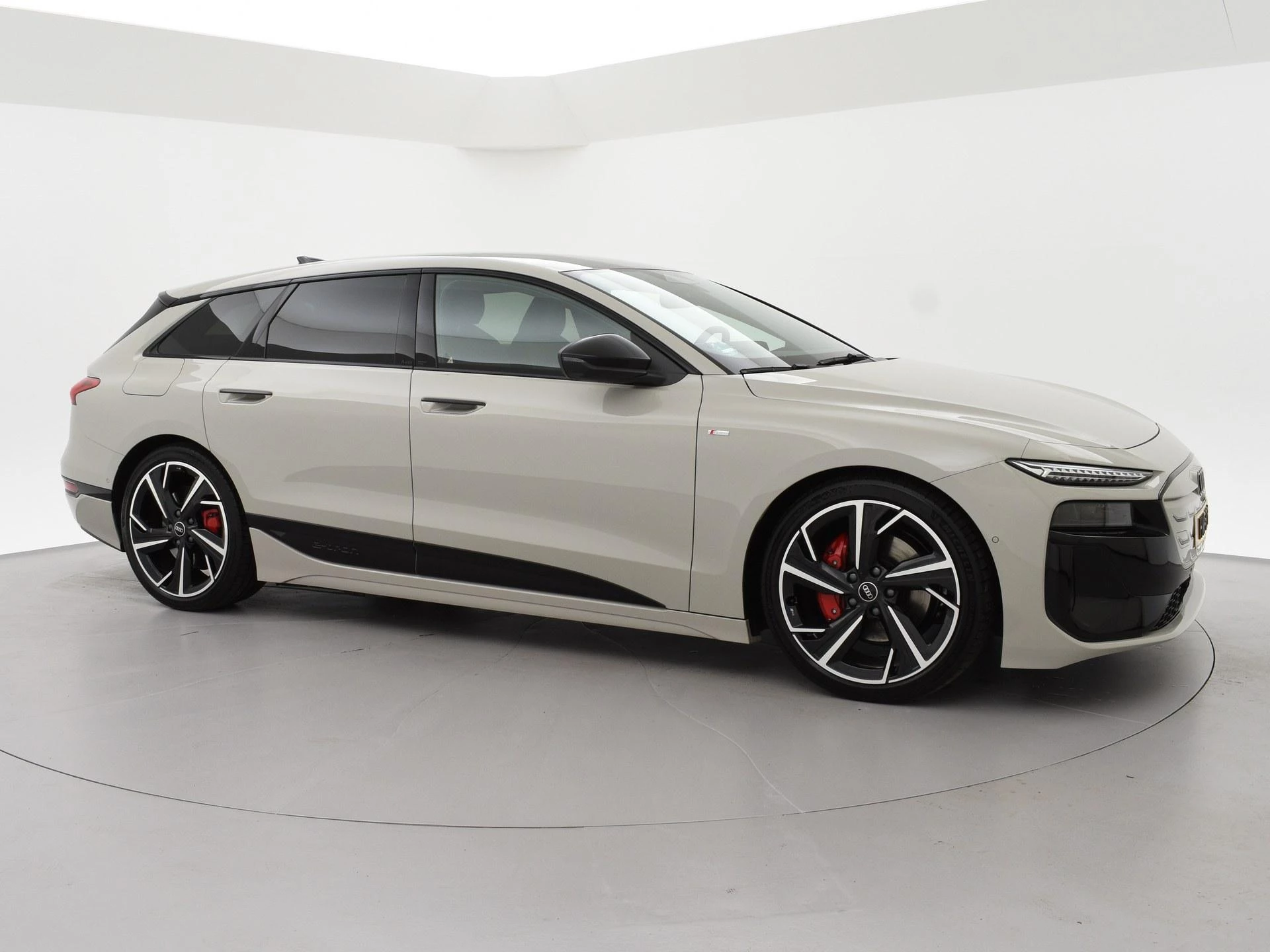 Hoofdafbeelding Audi A6 Avant e-tron