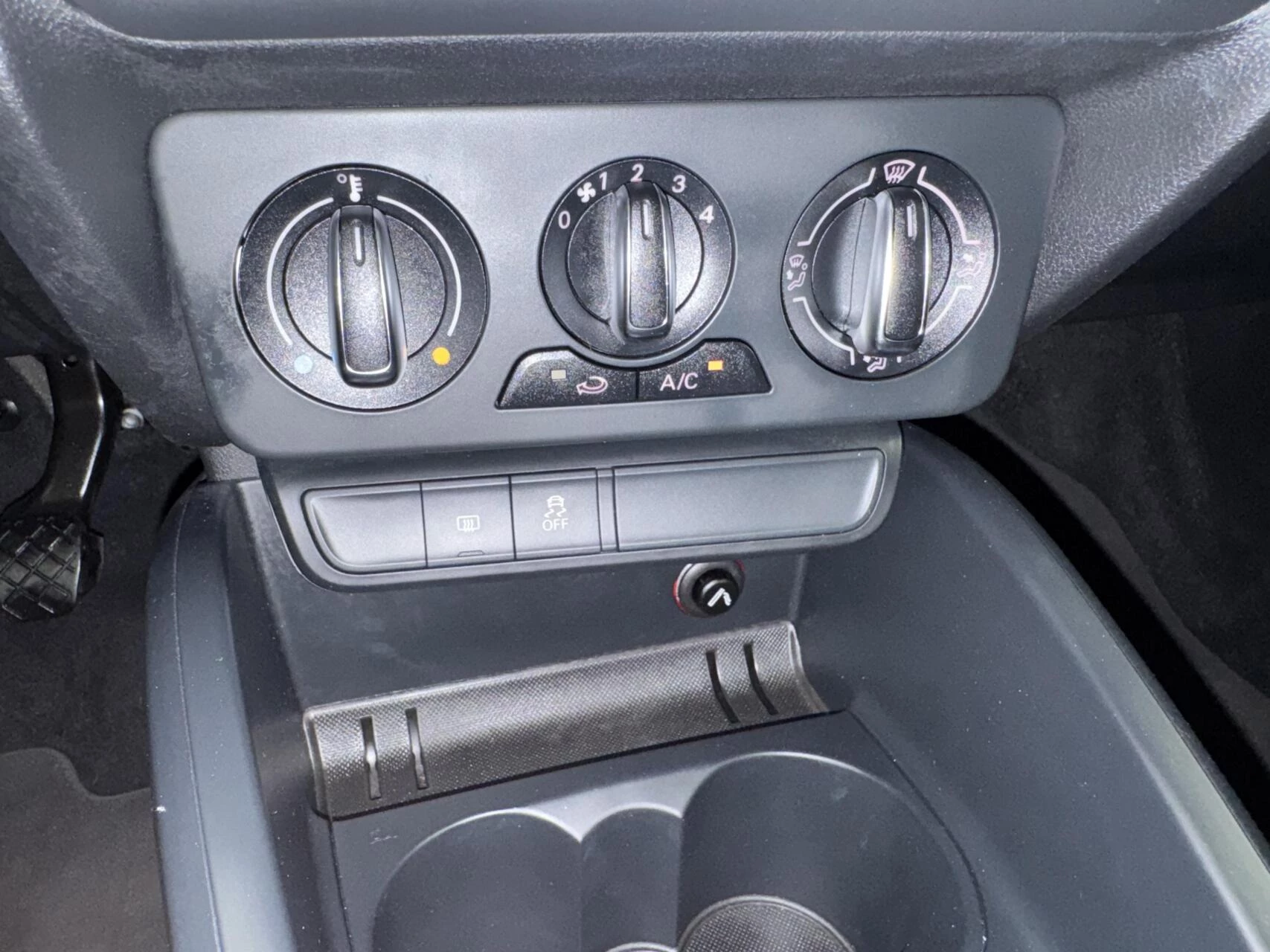 Hoofdafbeelding Audi 1.0 TFSi S-Line Airco-Navigatie-Cr.contr-Lm17''velgen