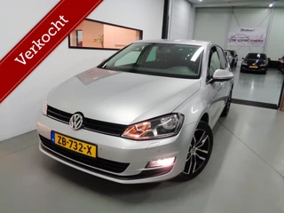 Hoofdafbeelding Volkswagen Golf Volkswagen Golf 1.6 TDI CUP Edition DSG/ Navi/ 17''/ NwStaat