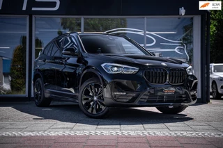 BMW X1 SDrive20i High Executive|Black on Black|HUD|LED|Ambie light|Stoelverw|Half Leder