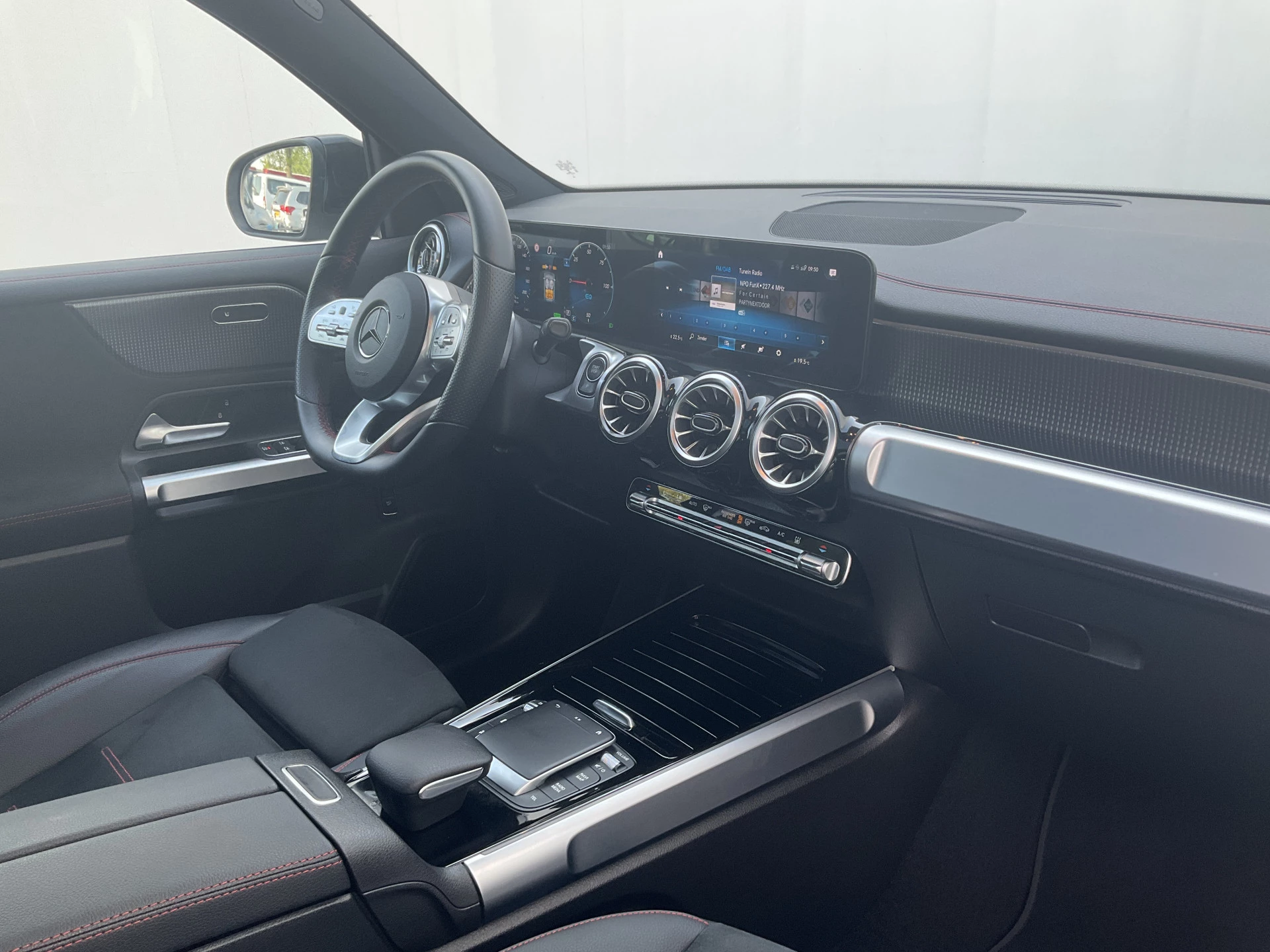 Hoofdafbeelding Mercedes-Benz EQB
