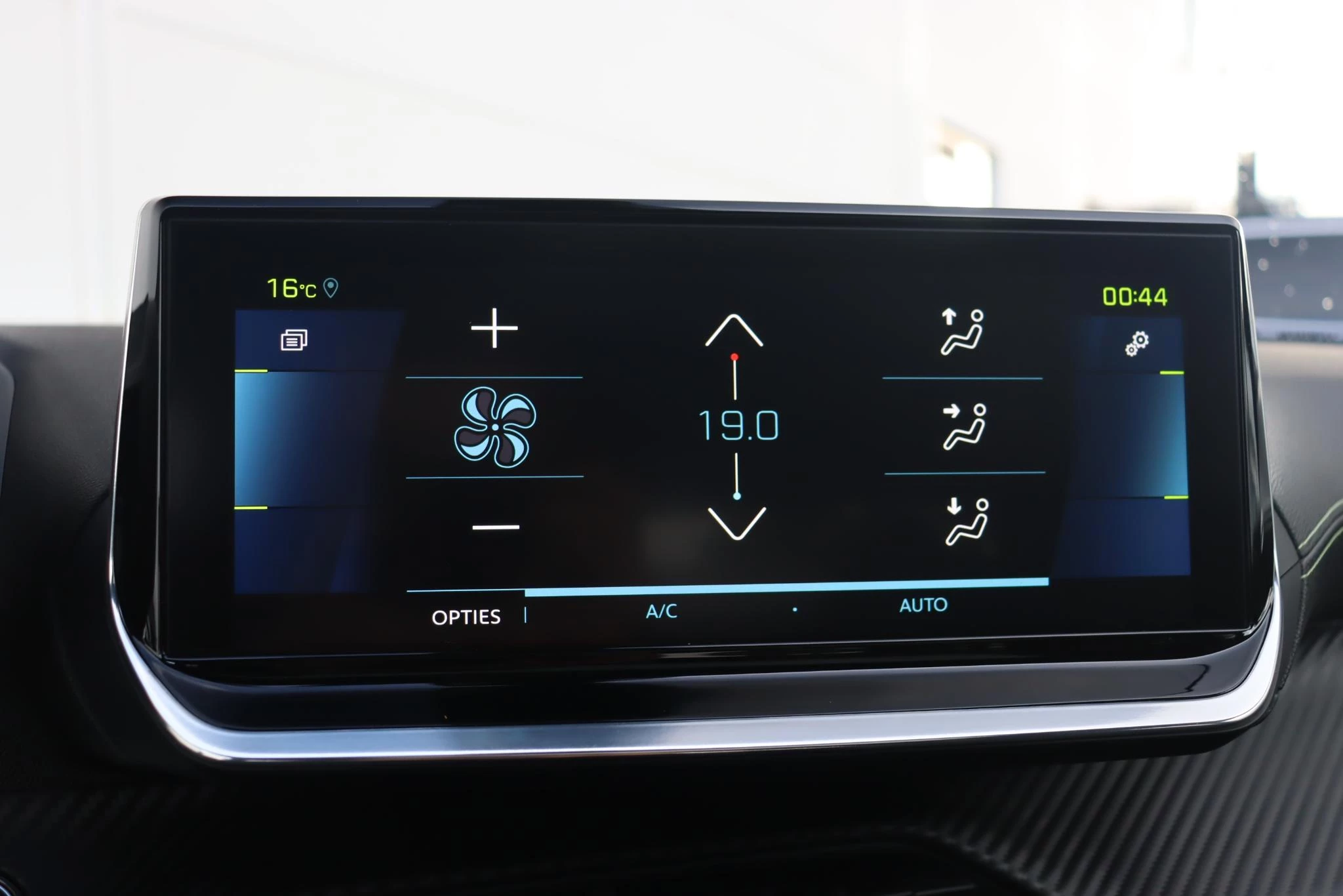 Hoofdafbeelding Peugeot e-2008