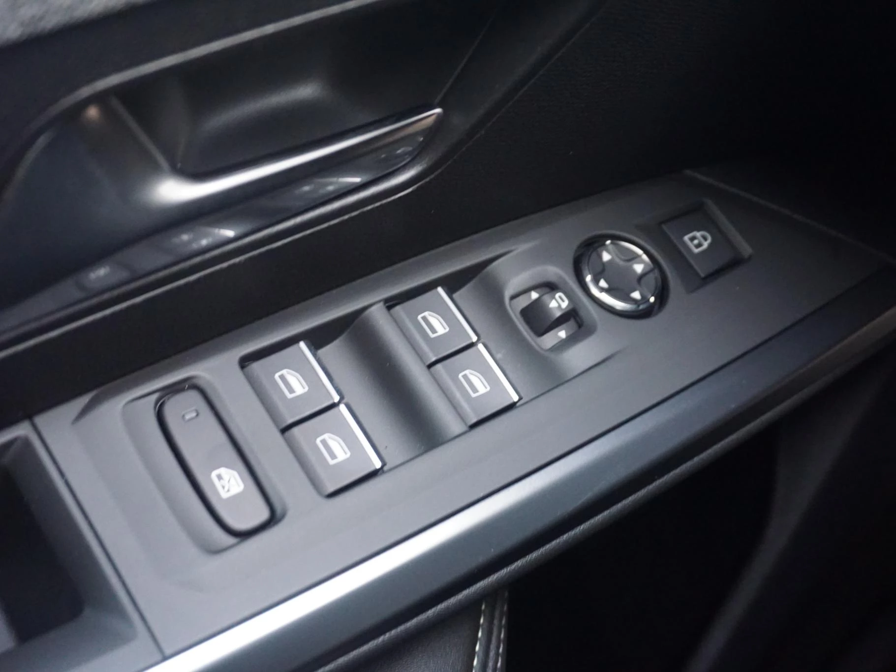 Hoofdafbeelding Peugeot e-3008