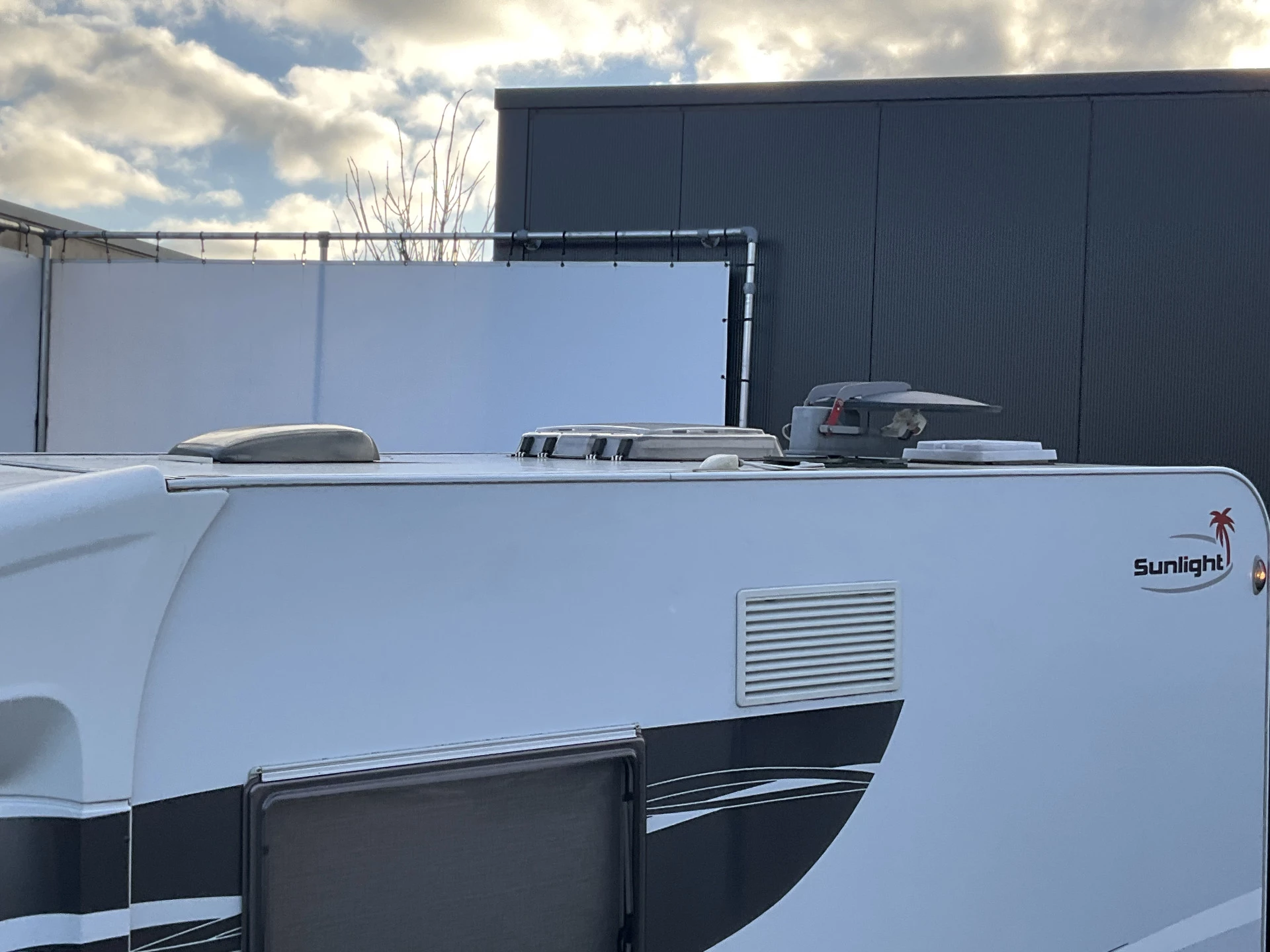 Hoofdafbeelding Carado T 59 2.3 131pk Airco Cruise Trekhaak Fietsendrager 2-Persoons Sunlight Carado