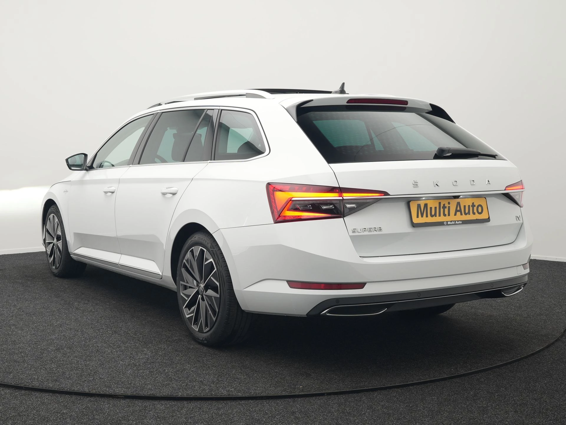 Hoofdafbeelding Škoda Superb