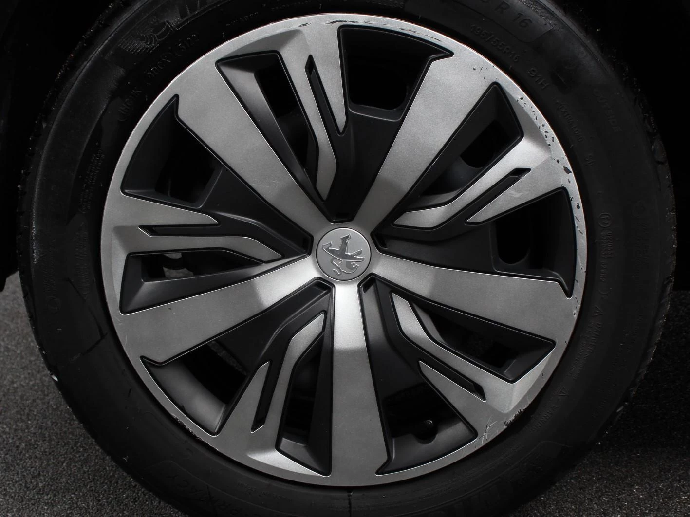 Hoofdafbeelding Peugeot e-208