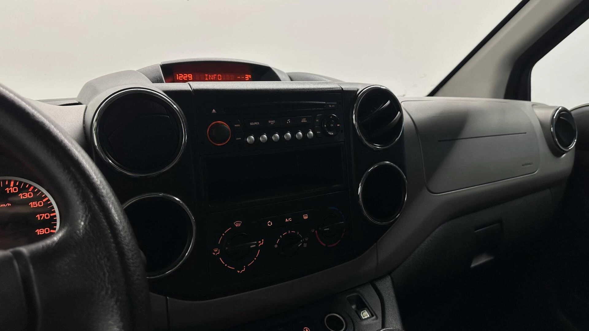 Hoofdafbeelding Peugeot Partner