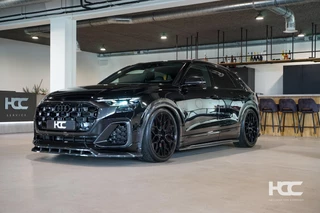 Hoofdafbeelding Audi Q8 Audi Q8 55 TFSIe | Custom | 1 of 1 | 23 inch | PPF RS stoelen | Soft Close | 4ws stuur