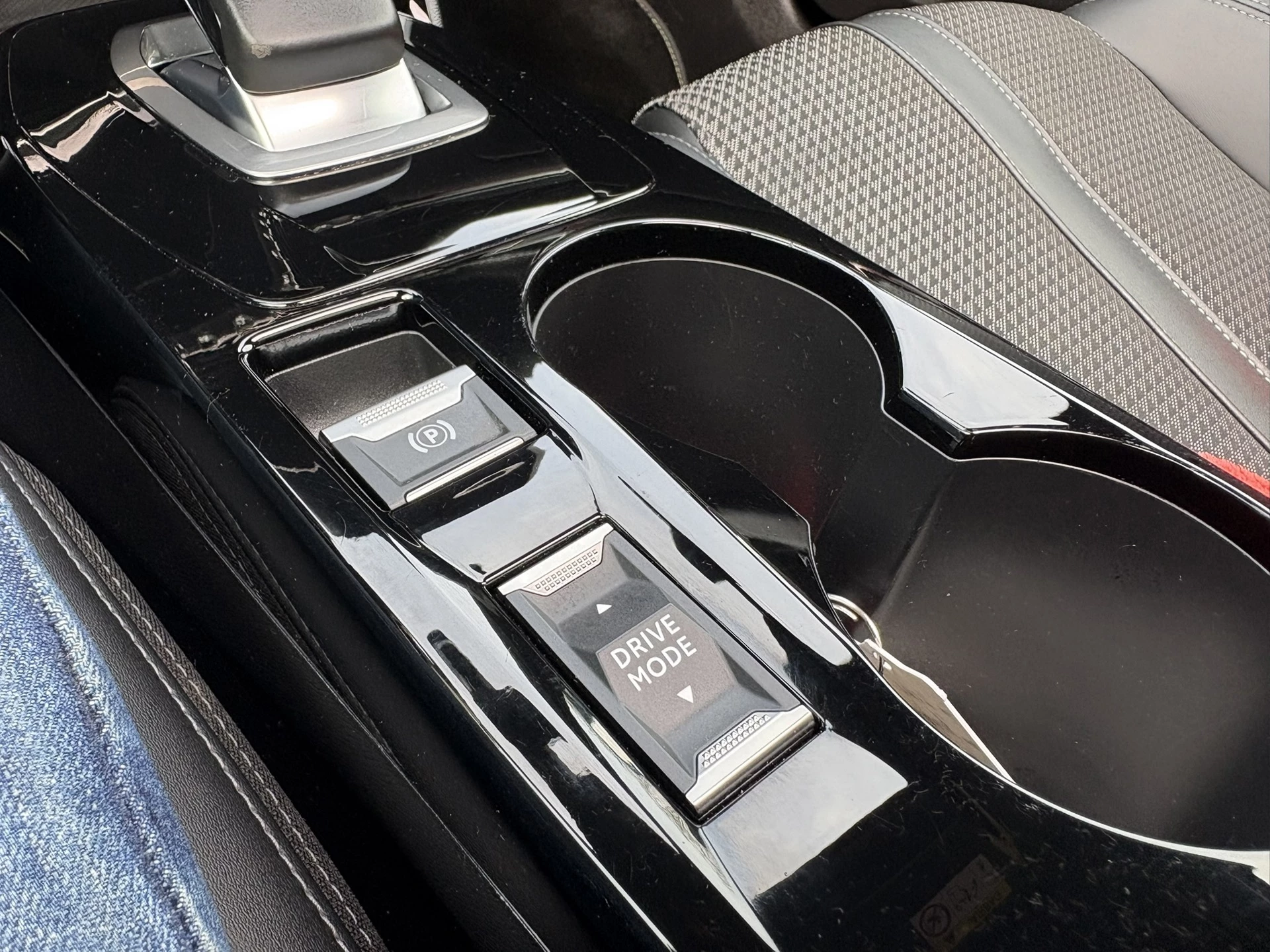 Hoofdafbeelding Peugeot e-2008