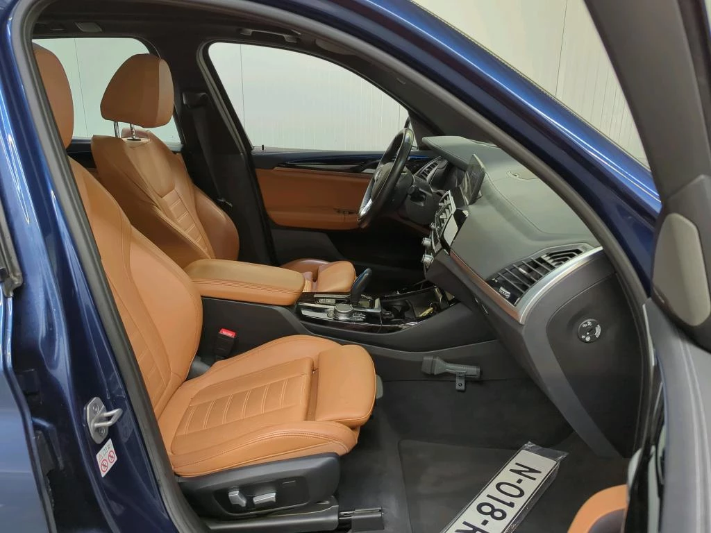 Hoofdafbeelding BMW iX3