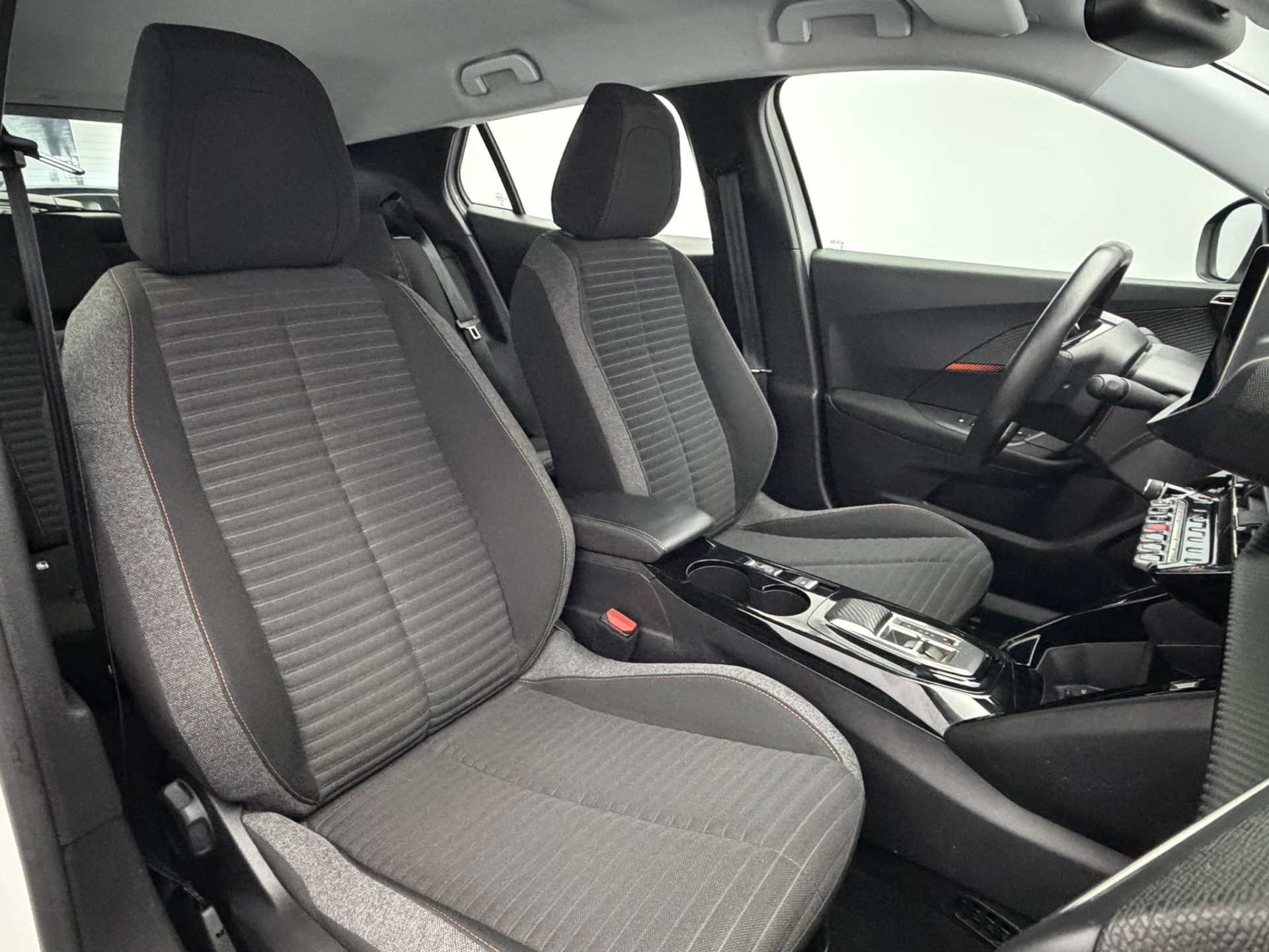 Hoofdafbeelding Peugeot e-2008