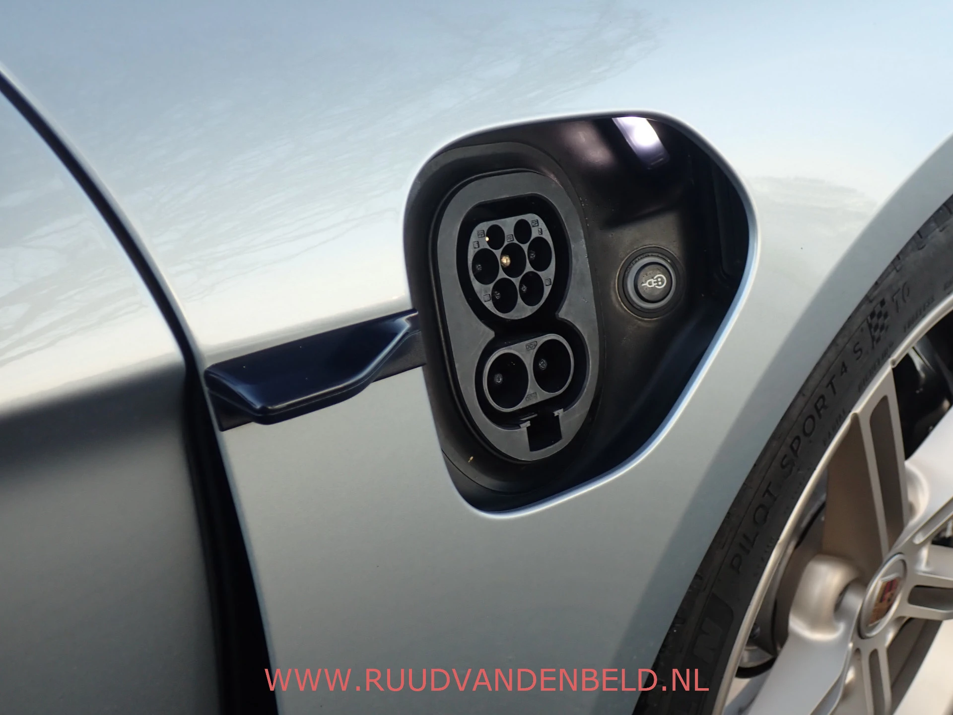 Hoofdafbeelding Porsche Taycan