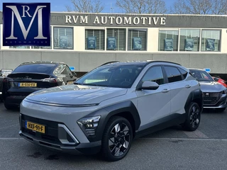 Hyundai Kona 1.6 GDI HEV Premium Sky VAN: 34.900,- VOOR 31.877,- UW LENTEVOORDEEL: 3.023,- | DEALER ONDERHOUDEN | FABR. GARANTIE t/m 06-2031