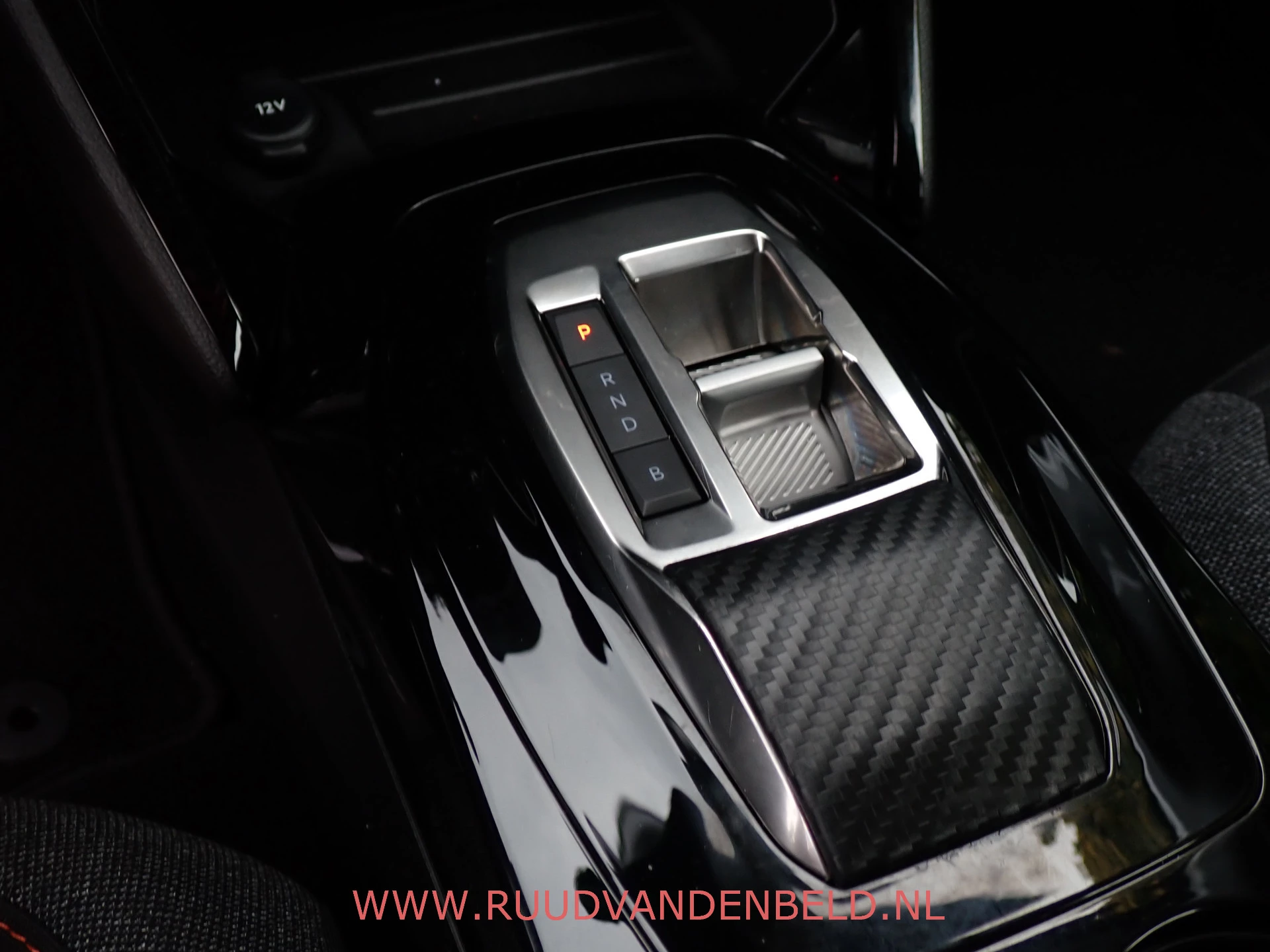 Hoofdafbeelding Peugeot e-208