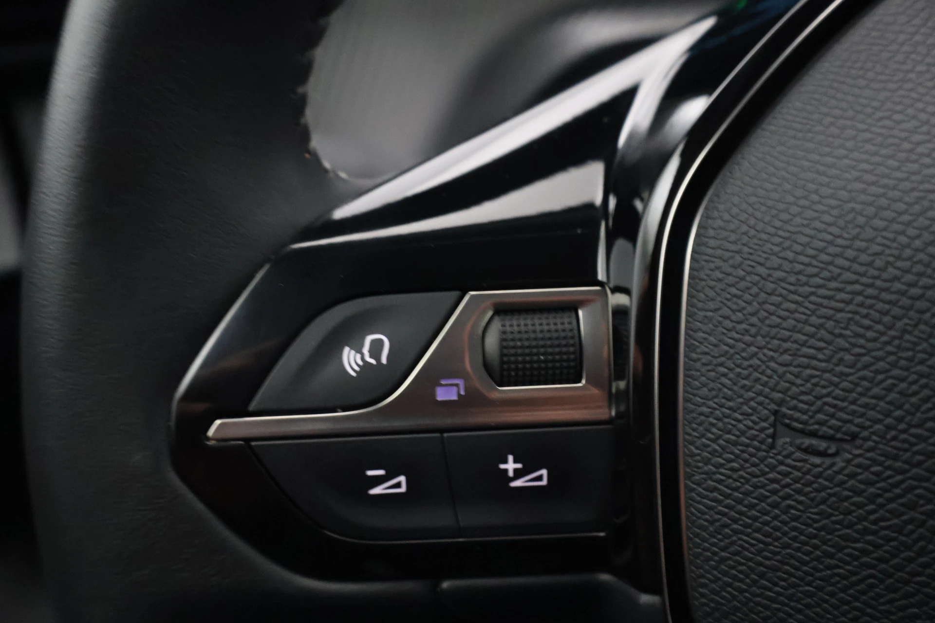 Hoofdafbeelding Peugeot e-2008