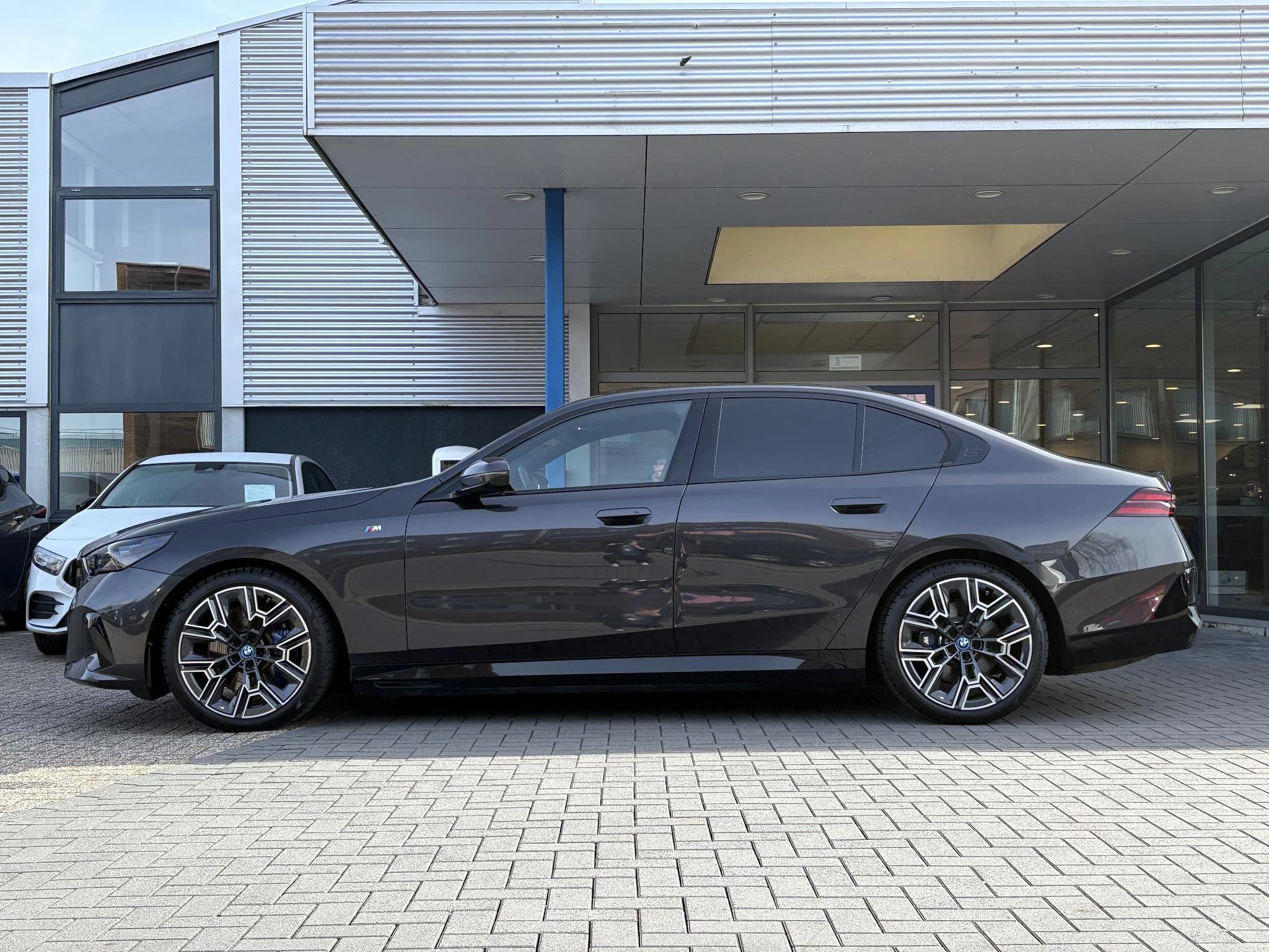 Hoofdafbeelding BMW i5