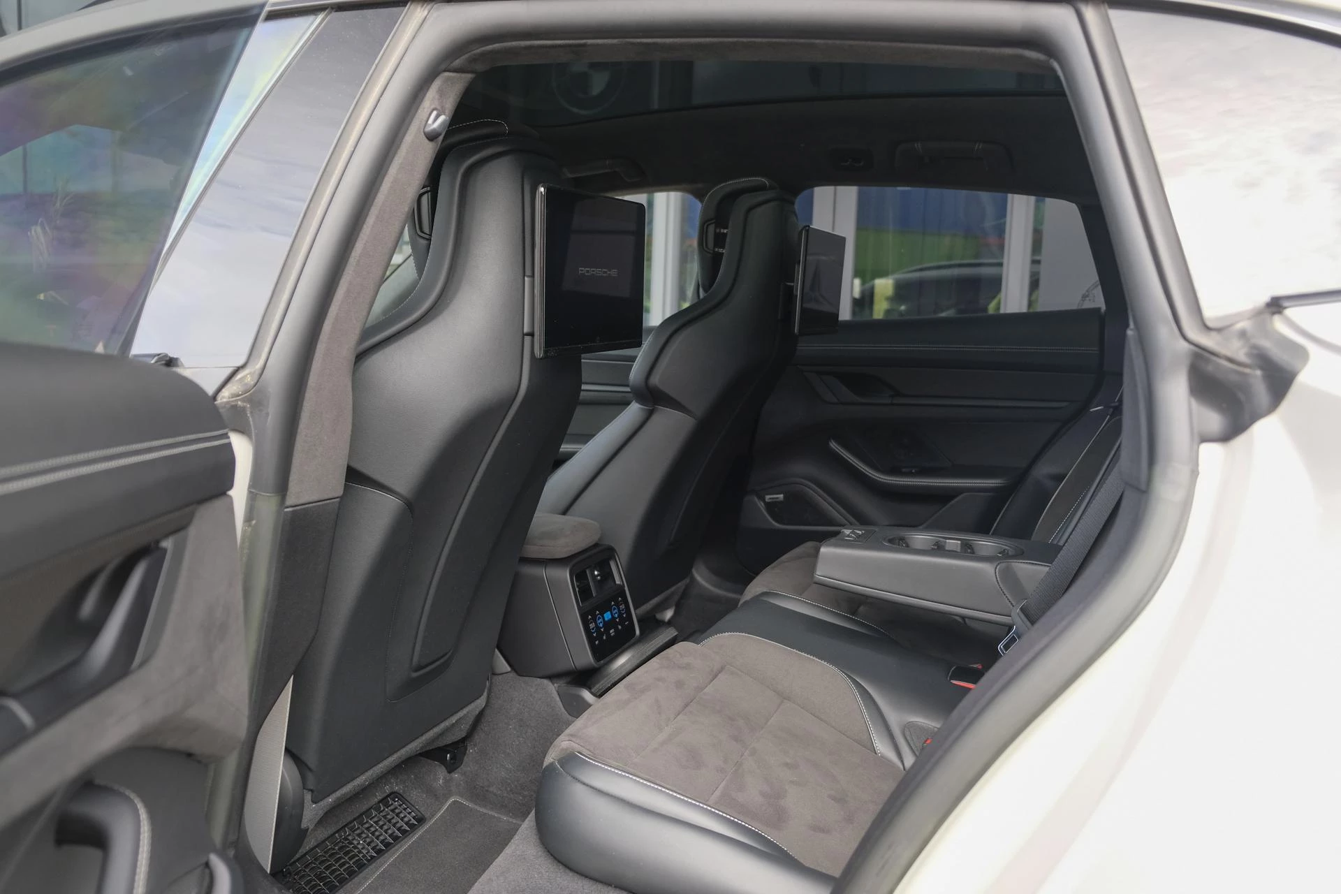 Hoofdafbeelding Porsche Taycan