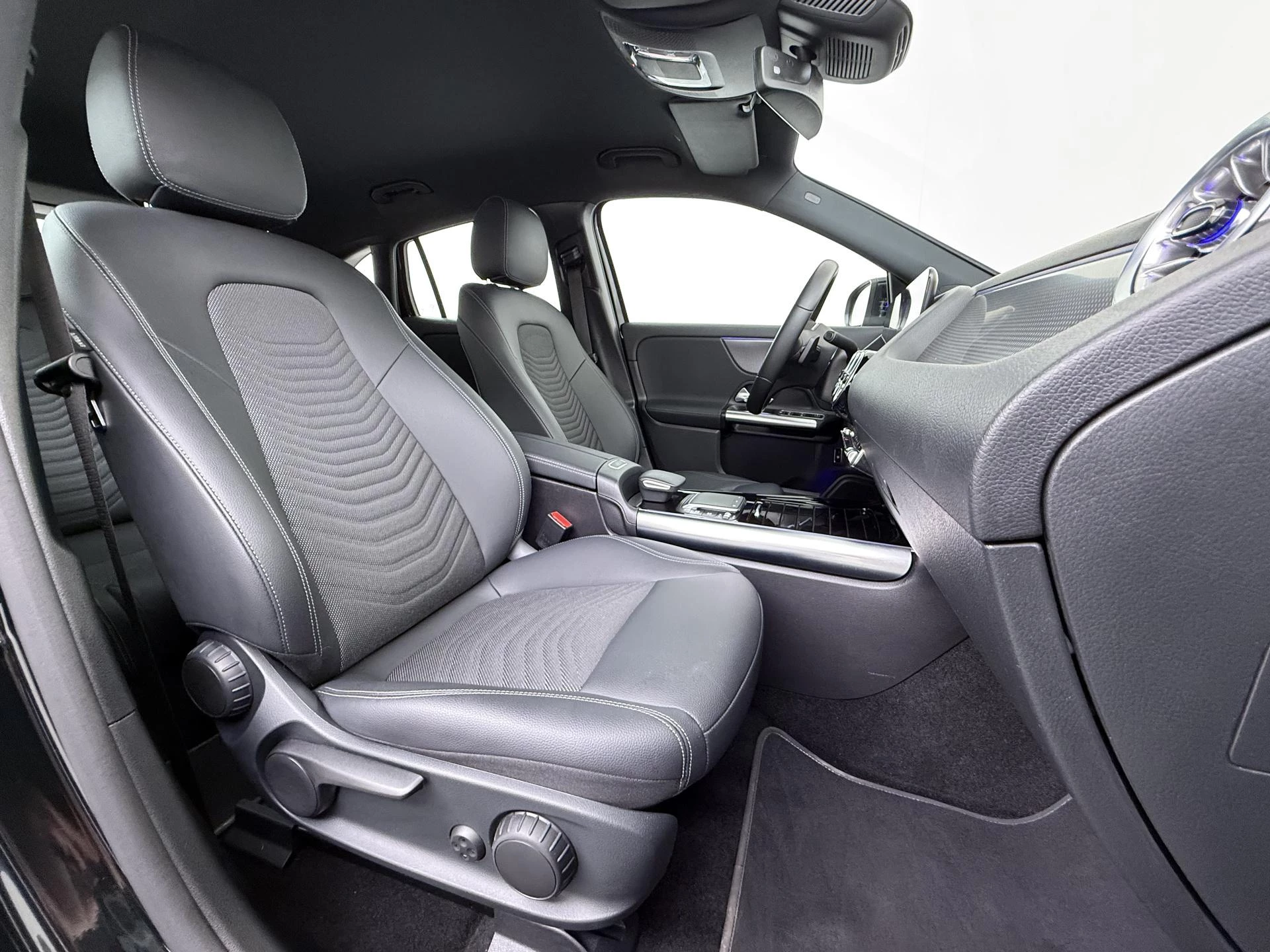 Hoofdafbeelding Mercedes-Benz EQA