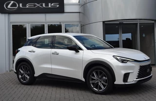 Hoofdafbeelding Lexus LBX Lexus LBX Elegant 2WD TECH-PACK STOELVERWARMING KEYLESS ELEK-KOFFERKLEP BLIND-SPOT ELEK-STOEL