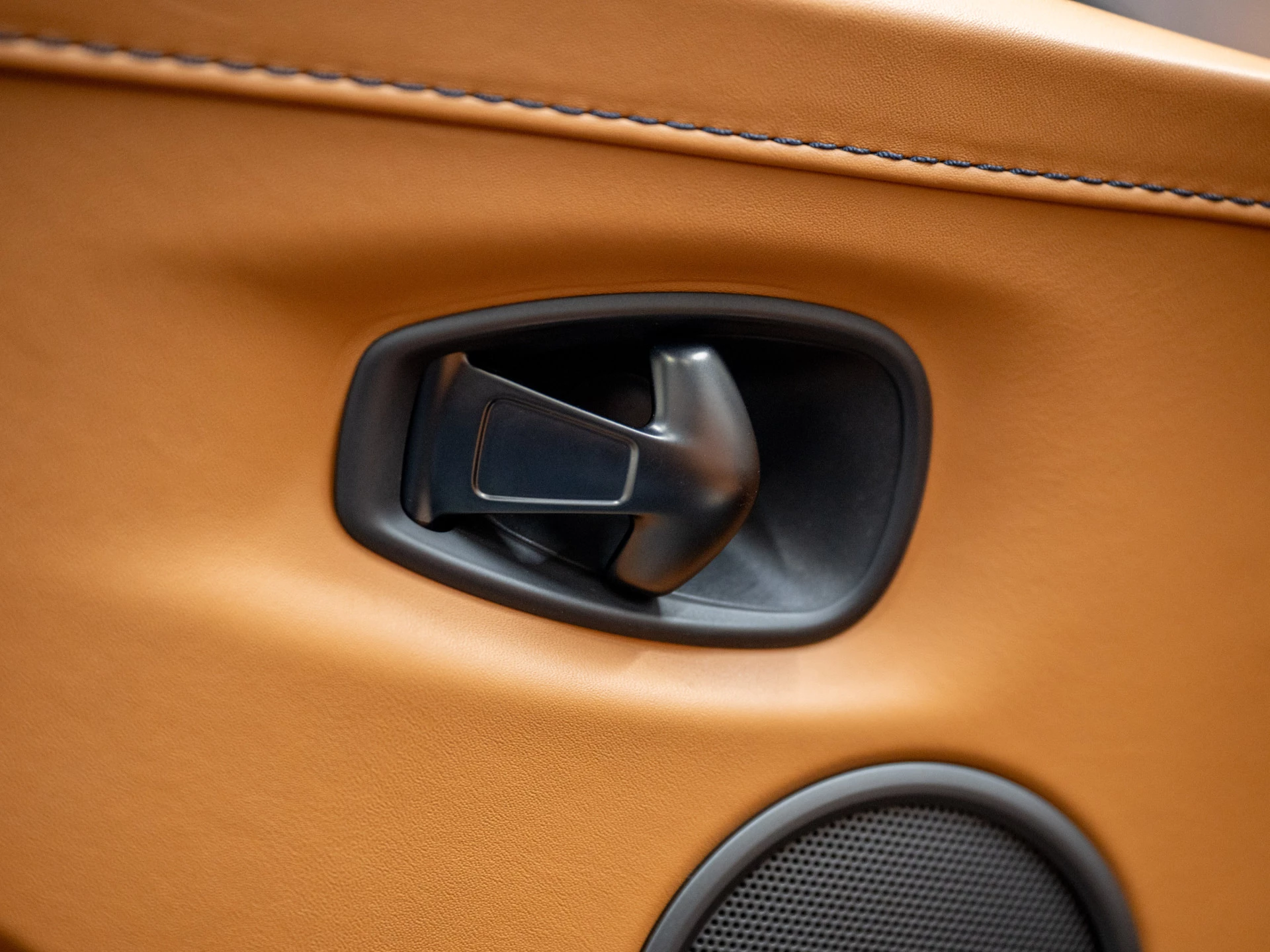 Hoofdafbeelding Aston Martin V8 Vantage