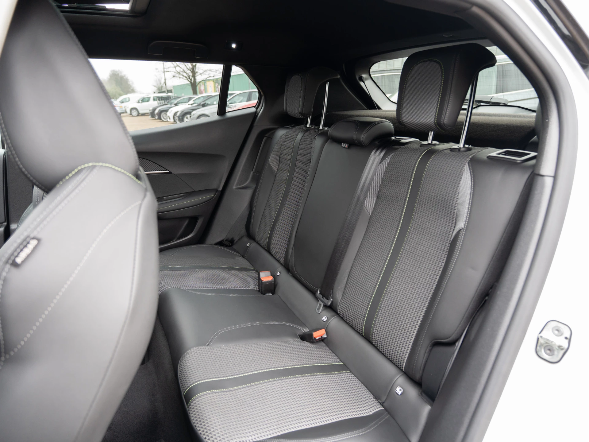 Hoofdafbeelding Peugeot e-2008