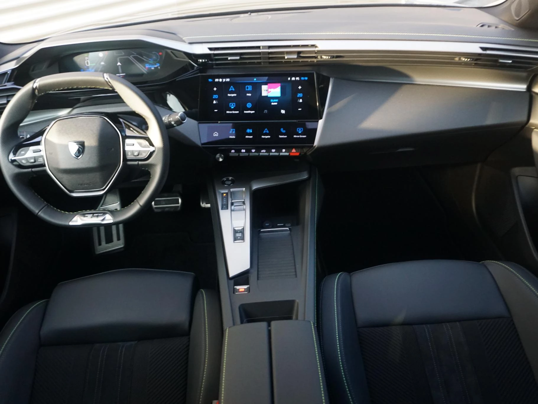 Hoofdafbeelding Peugeot e-308