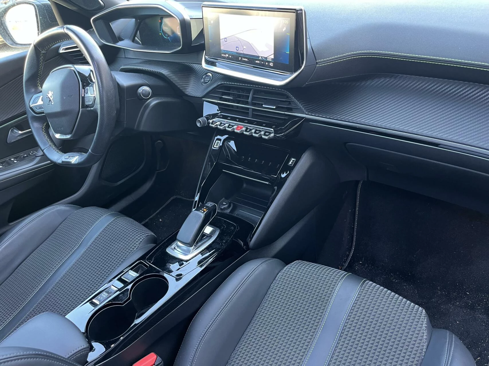 Hoofdafbeelding Peugeot e-2008