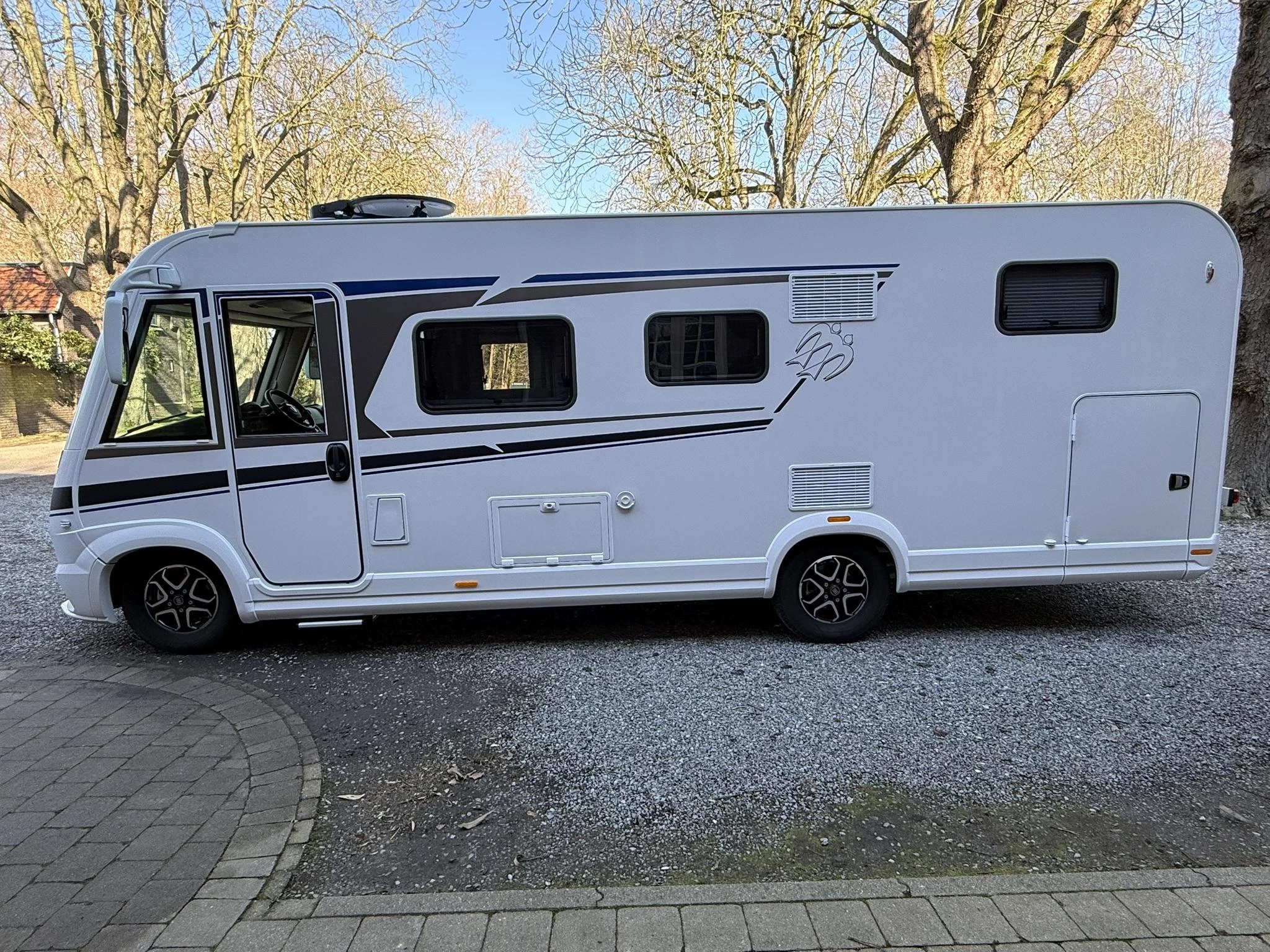 Hoofdafbeelding Knaus R12 700 MEG Live 3300Km. Nieuwstaat, zeer compleet