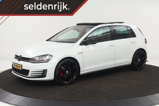 Volkswagen Golf 2.0 TSI GTI | Panoramadak | Stoelverwarming | Adaptive cruise | Navigatie | Xenon | 19'' | PDC | Sportstoelen